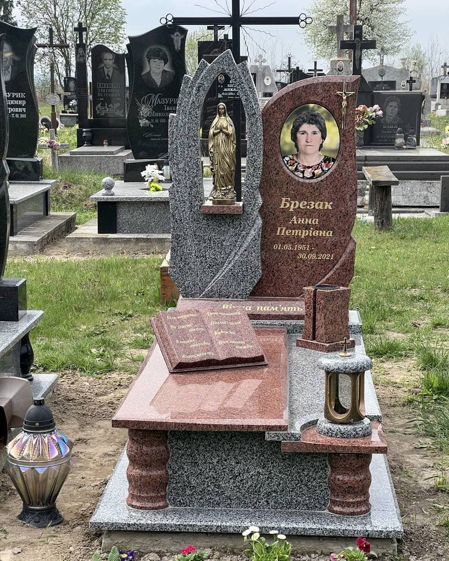 Одинарний памʼятник О-01 — граніт