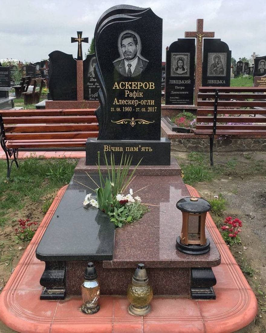 Одинарний памʼятник О-02 — граніт