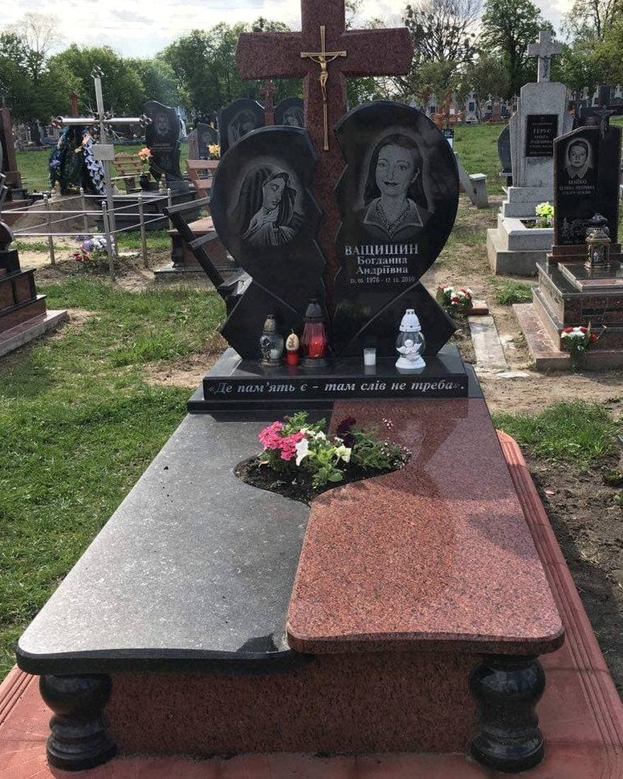 Одинарний памʼятник О-05 — граніт